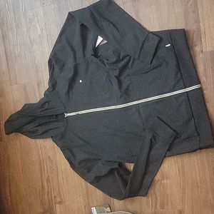 New Men's Large Vuori in a solid Black "Ponto Performance Hoodie